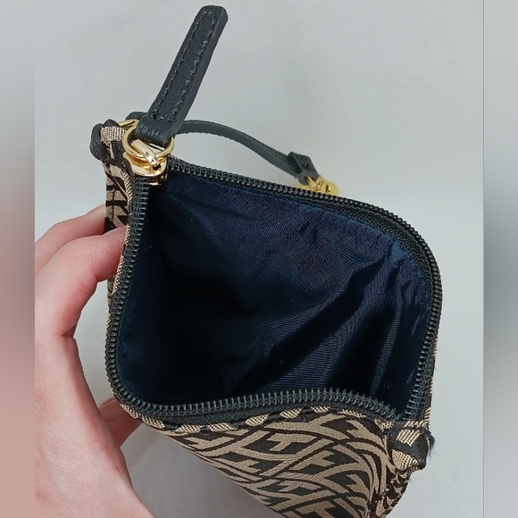 Small zipper wristlet purse - Picture 2 of 3